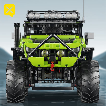 2372pcs! 1:8 large scale heavy cross-country building block car, exquisite and fun. The solid body is equipped with domineering large tires, and the details are rich and super cool. Hands-on assembly, enjoy the joy of creation, suitable for building block